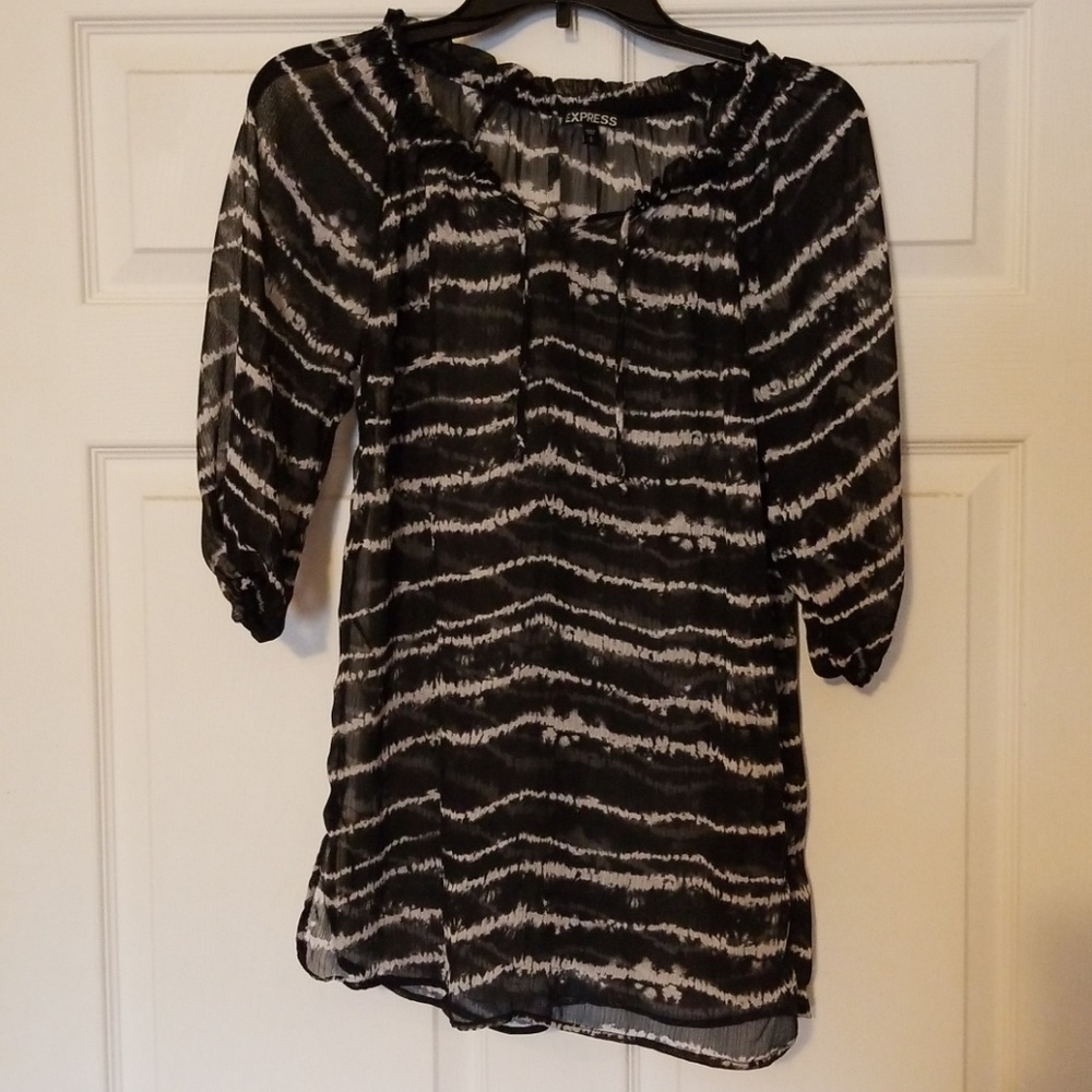Express sheer top small